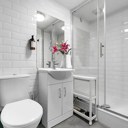 Chic 2 Bedroom Apartment Near Liverpool Street By Gold Stays London Exterior photo
