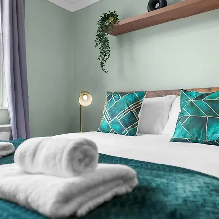Chic 2 Bedroom Apartment Near Liverpool Street By Gold Stays London Exterior photo