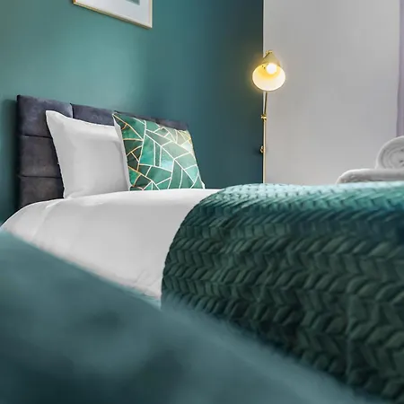 Chic 2 Bedroom Apartment Near Liverpool Street By Gold Stays London Exterior photo