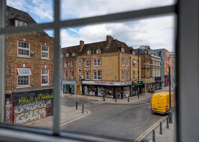 Chic 2 Bedroom Apartment Near Liverpool Street By Gold Stays